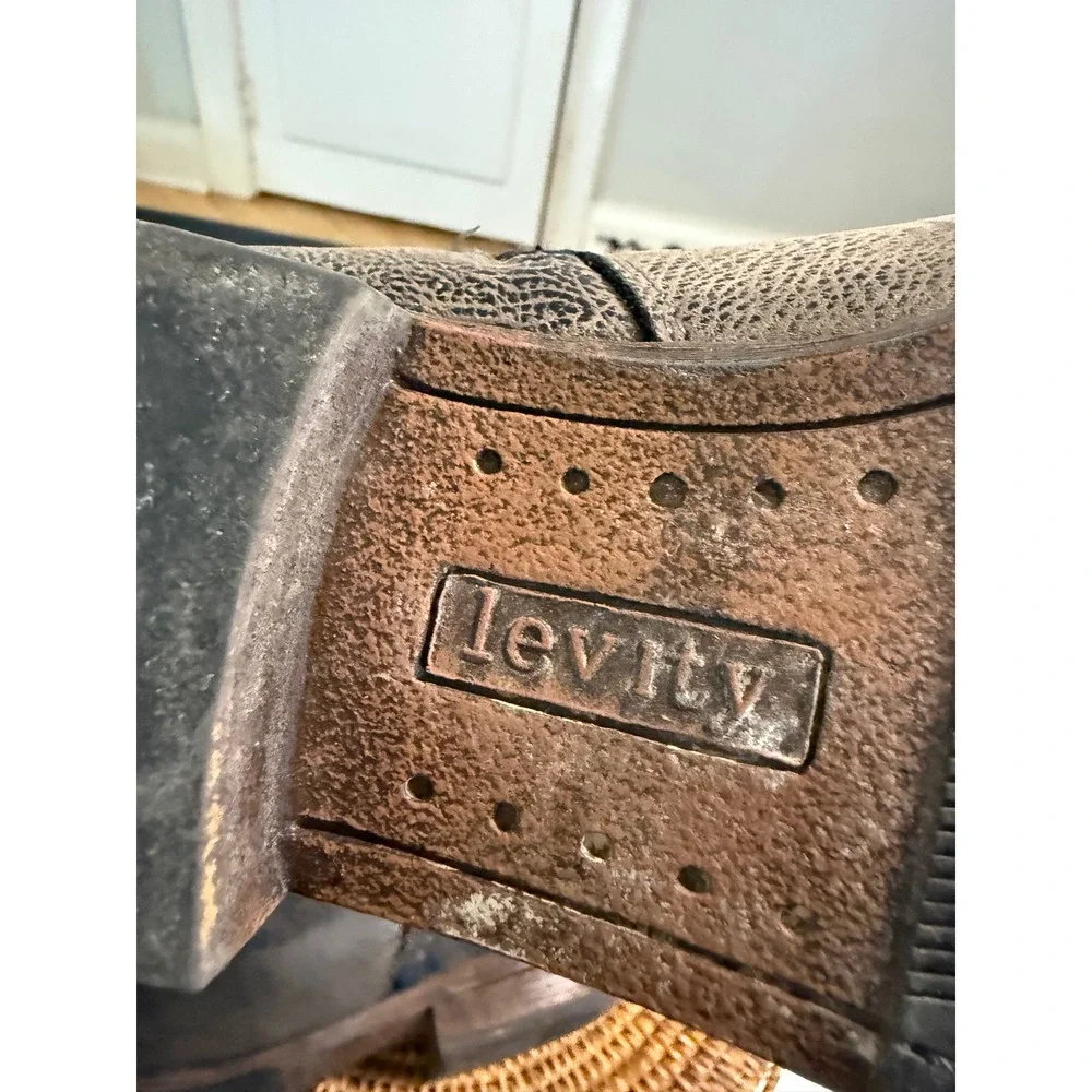 Levity Bonita Gray Distressed Tall Knee High Moto Boots Womens 10M Buckle Detail